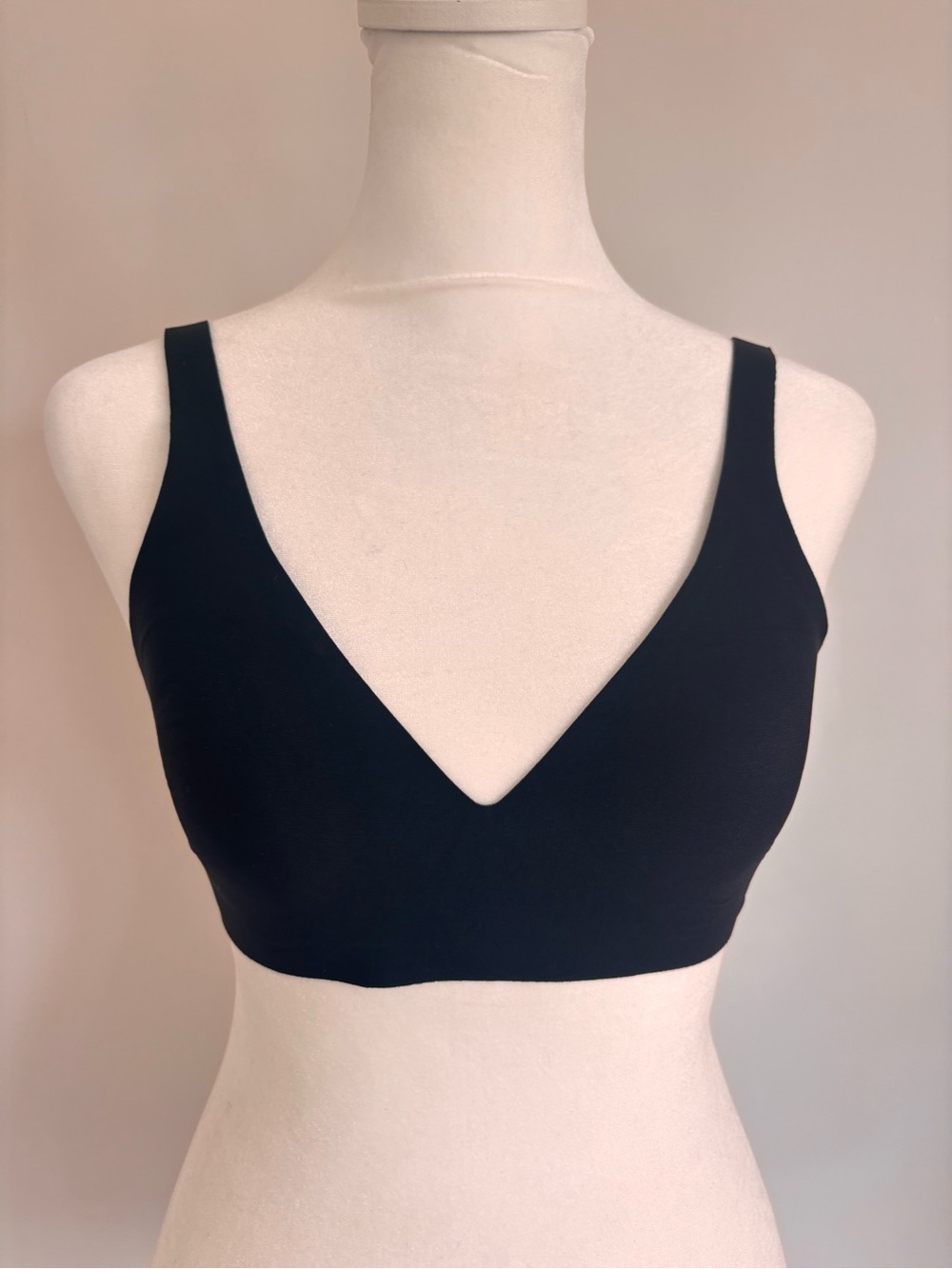 Bombas No Show Plunge Bralette in Black S - Picture 3 of 10